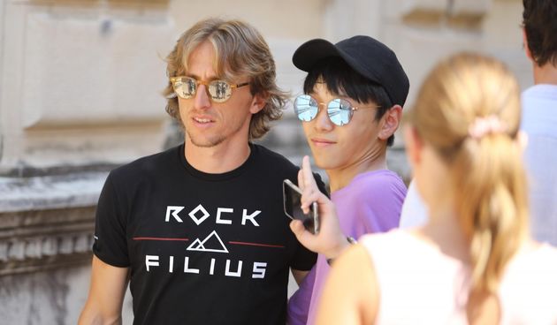 Luka Modrić bio na misi u katedrali, pa se poslije slikao i dijelio autograme obožavateljima