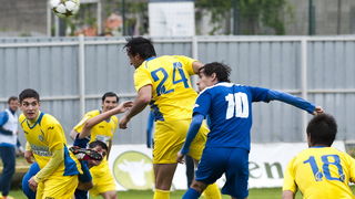 Zadar, 270413.
Stadion Stanovi.
1.HNL, 29. kolo utakmica Zadar – Inter.
Na fotografiji: plavi Zadar Luka Begonja, zuti Josip Milardovic.
Foto: Josko Ponos / CROPIX Zadar, 270413.
Stadion Stanovi.
1.HNL, 29. kolo utakmica Zadar – Inter.
Na fotografiji: plavi Zadar Luka Begonja, zuti Josip Milardovic.
Foto: Josko Ponos / CROPIX