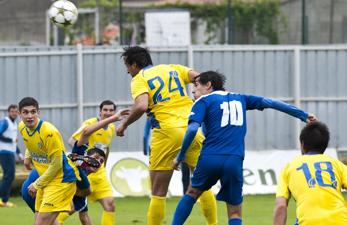 Zadar, 270413.
Stadion Stanovi.
1.HNL, 29. kolo utakmica Zadar – Inter.
Na fotografiji: plavi Zadar Luka Begonja, zuti Josip Milardovic.
Foto: Josko Ponos / CROPIX Zadar, 270413.
Stadion Stanovi.
1.HNL, 29. kolo utakmica Zadar – Inter.
Na fotografiji: plavi Zadar Luka Begonja, zuti Josip Milardovic.
Foto: Josko Ponos / CROPIX