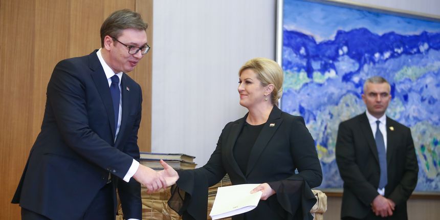 Vučić na Pantovčak donio matične knjige iz Dvora na Uni