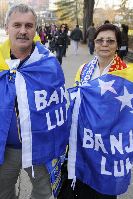 Zenica,181109.
Atmosfera uoci utakmice za odlazak na SP u nogometu izmedju Bosne i Hercegovine i Portugala. Navijaci Bosne i Hercegovine su spremni za navijanje.
Foto: Dado Ruvic / CROPIX
