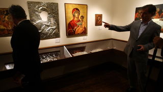 Zadar, 170513.
Crkva sv Ilije, Poluotok.
Veceras je otvorena sakralna riznica pravoslavne crkve sv. Ilije – vrijedne umjetnine i galerija ikona. Javnosti ju je predstavio episkop dalmatinski Fotije. Riznica je obnovljena sredstvima Ministarstva kultur Zadar, 170513.
Crkva sv Ilije, Poluotok.
Veceras je otvorena sakralna riznica pravoslavne crkve sv. Ilije – vrijedne umjetnine i galerija ikona. Javnosti ju je predstavio episkop dalmatinski Fotije. Riznica je obnovljena sredstvima Ministarstva kultur