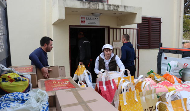 Iz Vrsi u socijalnu samoposlugu stiglo preko tonu i pol namirnica