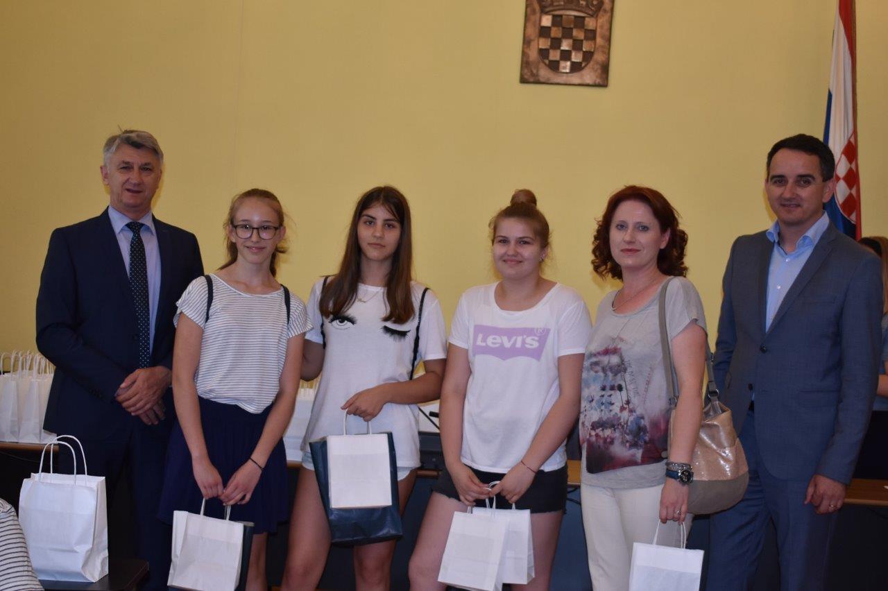 Prijem za nagrađivane učenike osnovnih i srednjh škola