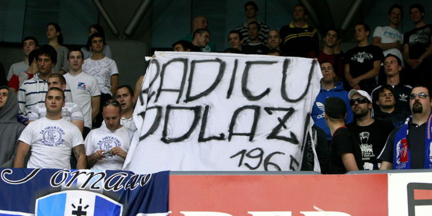Zagreb, 150512.
KC Drazen Petrovic, Savska cesta.
Prva utakmica polufinala PH za kosarkase Cibona – Zadar.
Na fotografija: navijaci Zadra.
Foto: Ronald Gorsic / CROPIX
