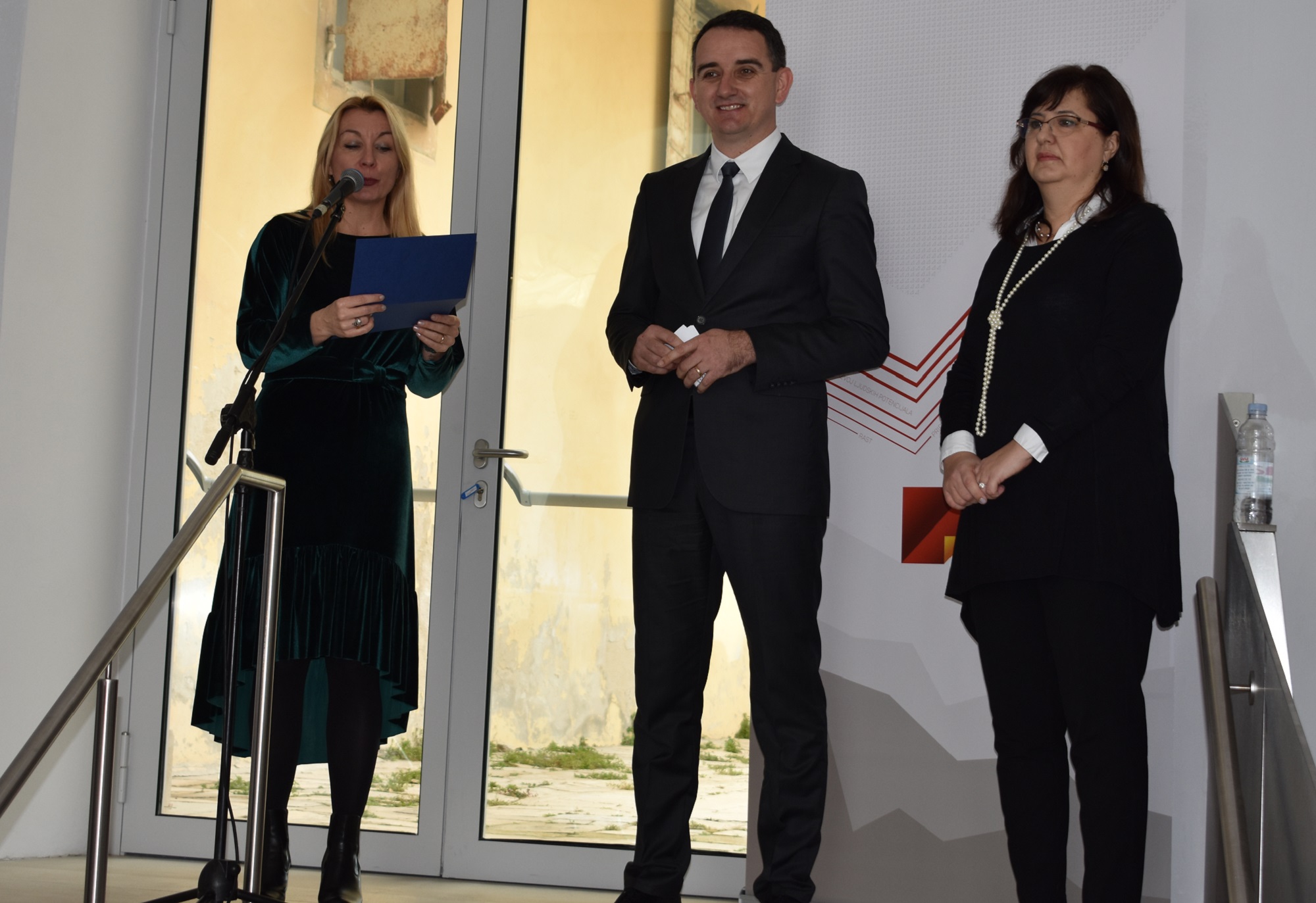 Dodjela nagrada učenicima za radove na natječaju “Hrvatska kakvu želimo” Dodjela nagrada učenicima za radove na natječaju “Hrvatska kakvu želimo”