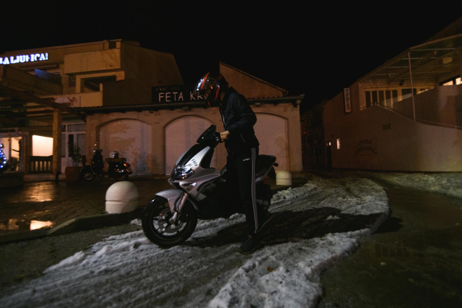 U Pakoštanima padala tuča više od 30 minuta i zabijelila cijelo mjesto U Pakoštanima padala tuča više od 30 minuta i zabijelila cijelo mjesto