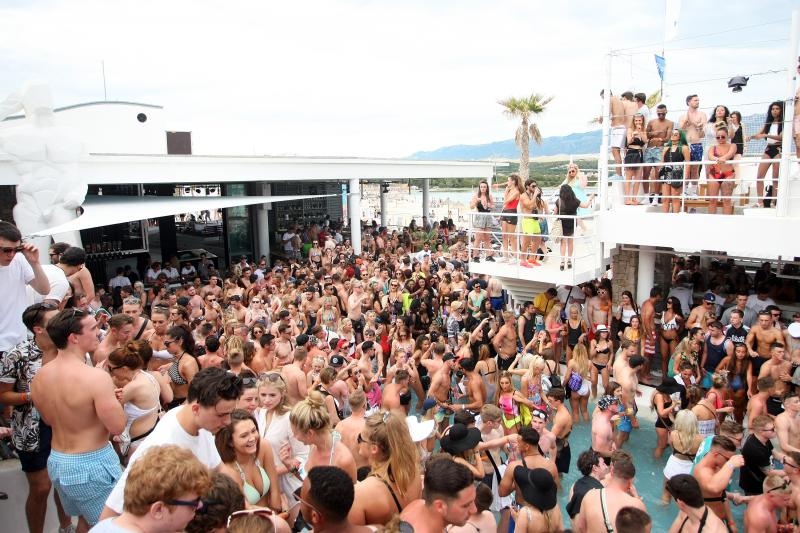 Zrće: Drugi dan Hideout festivala privukao je mnogobrojnu publiku na after beach party, Photo: Luka Stanzl/PIXSELL Zrće: Drugi dan Hideout festivala privukao je mnogobrojnu publiku na after beach party, Photo: Luka Stanzl/PIXSELL