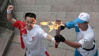 Olimpijska baklja na kineskom zidu