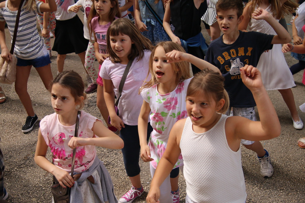 Posljednji dan nastave u OŠ Petra Preradovića u ritmu zumbe Posljednji dan nastave u OŠ Petra Preradovića u ritmu zumbe