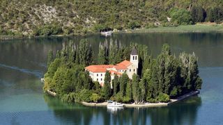 Visovac: Svečano misno slavlje povodom blagdana Gospe od Anđela, Photo: Hrvoje Jelavic/PIXSELL