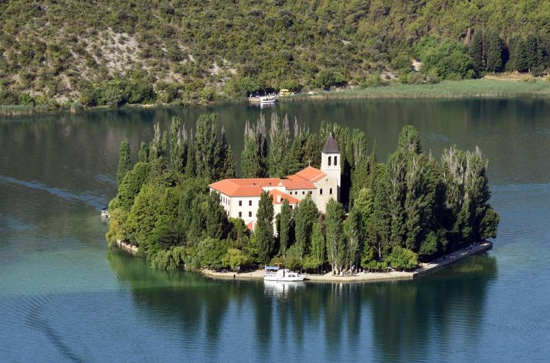 Visovac: Svečano misno slavlje povodom blagdana Gospe od Anđela, Photo: Hrvoje Jelavic/PIXSELL
