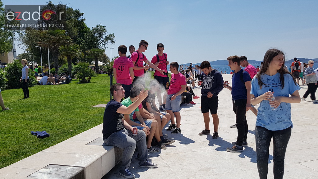 Ludijada maturanata na zadarskoj rivi