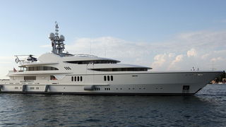 Zadar, 110711.
Luksuzna jahta Anna dugacka 67 metara  u vecernjim satima uplovila je u Zadarsku luku.Na sebi nosi i helikopter.
Foto : Vladimir Ivanov / CROPIX