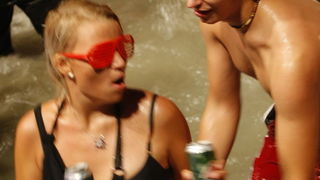 Split, 200810.
Koncert “Funk on the beach” u cast preminulog Dina Dvornika odrzan je na plazi Bacvice u organizaciji Deana Dvornika. Koncert je kasnio dva sata, dok je vise od 6 tisuca poklonika Dina Dvornika cekalo pocetak.
Foto: Duje Klaric / CROPIX Split, 200810.
Koncert “Funk on the beach” u cast preminulog Dina Dvornika odrzan je na plazi Bacvice u organizaciji Deana Dvornika. Koncert je kasnio dva sata, dok je vise od 6 tisuca poklonika Dina Dvornika cekalo pocetak.
Foto: Duje Klaric / CROPIX