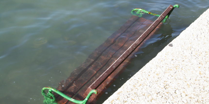 Klupa u moru – Pag (Foto: Josip Portada) Klupa u moru – Pag (Foto: Josip Portada)