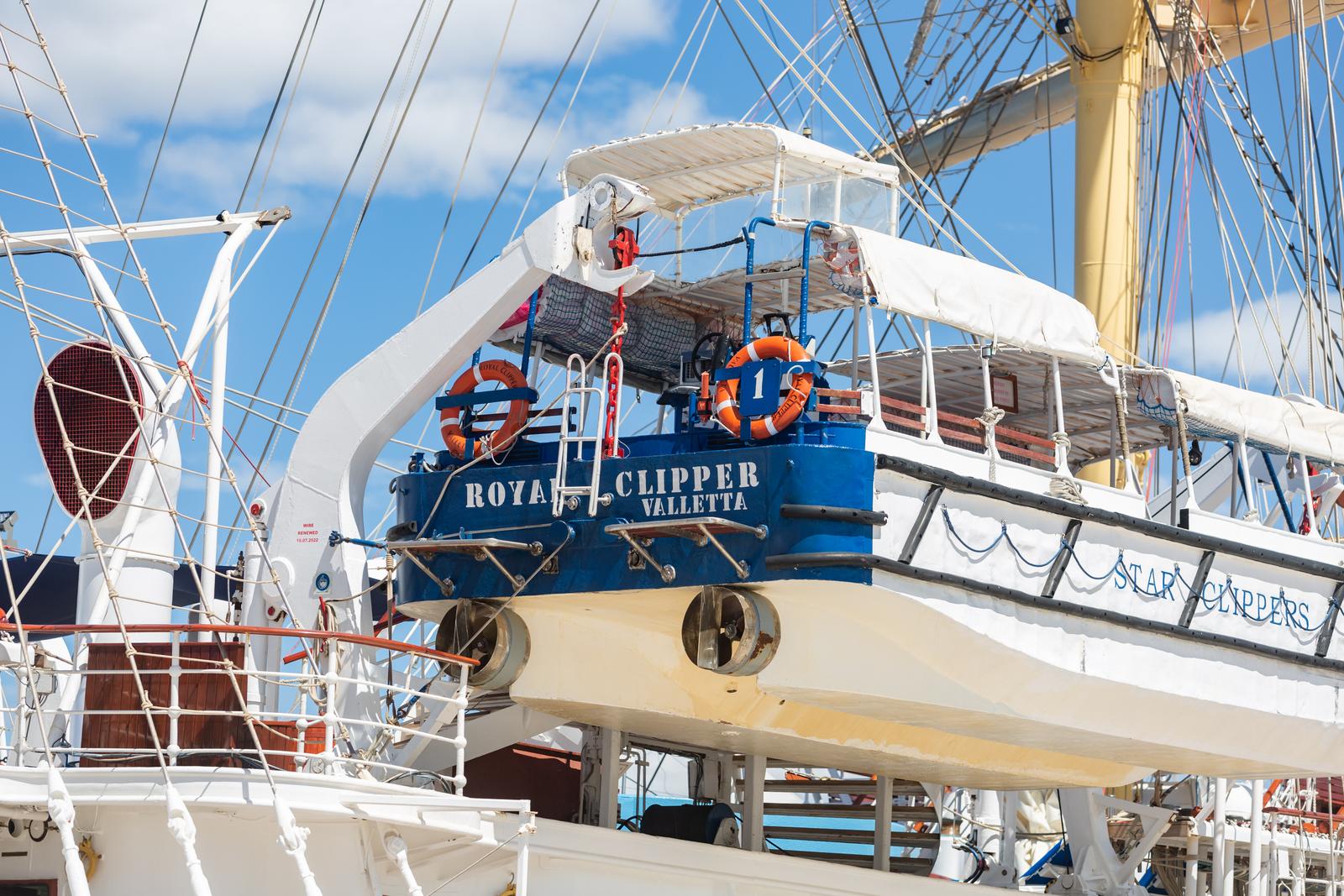 Velicanstveni jedrenjak Royal Clipper na Pozdravu suncu Velicanstveni jedrenjak Royal Clipper na Pozdravu suncu