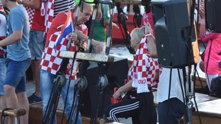 Svečani doček zadarskih Vatrenih: Jedrenjakom Branimir plovili od Gradskog mosta do gata na zadarskoj rivi