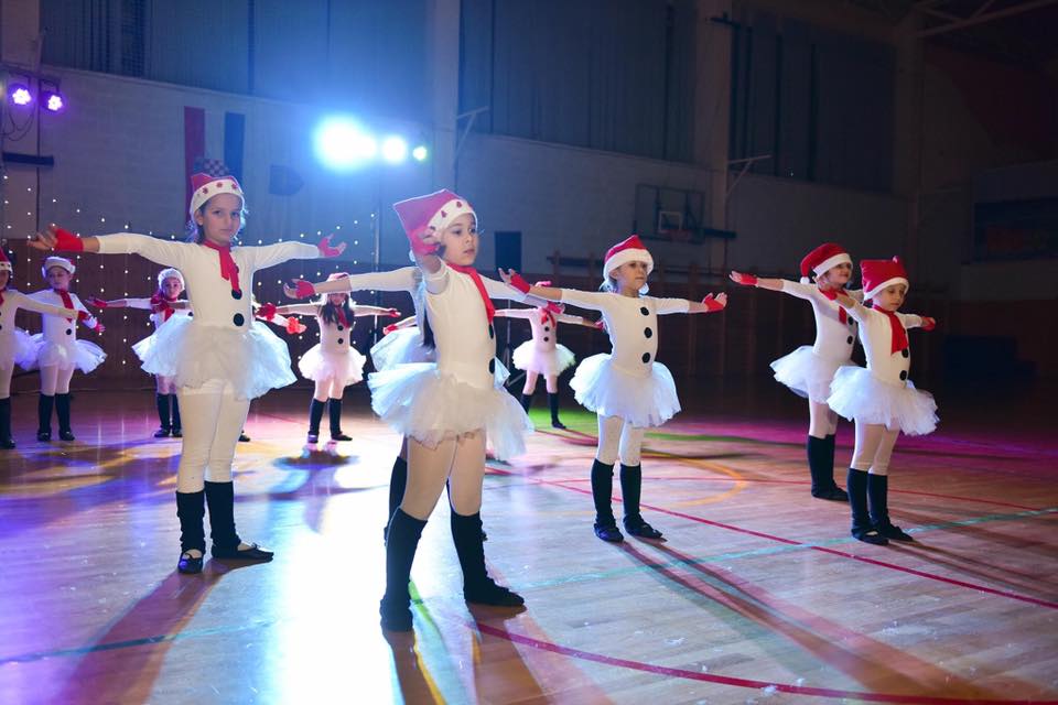 Plesna Božićna čarolija na otoku Pagu