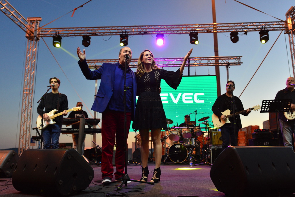 Otvorenje Peveca uz Mladena Grdovića i Klapu Intrade Otvorenje Peveca uz Mladena Grdovića i Klapu Intrade