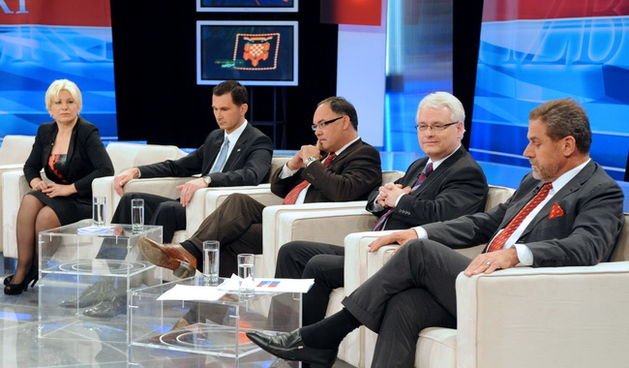 Zagreb, 221209. 
Prisavlje 13, studio HRT-a.
Suceljavanje predsjednickih kandidata.
Na slici: Vesna Skare Ozbolt, Dragan Primorac,  Damir Kajin, Ivo Josipovic, Milan Bandic.
Foto: Damir Krajac / CROPIX