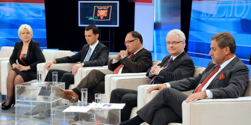 Zagreb, 221209.
Prisavlje 13, studio HRT-a.
Suceljavanje predsjednickih kandidata.
Na slici: Vesna Skare Ozbolt, Dragan Primorac, Damir Kajin, Ivo Josipovic, Milan Bandic.
Foto: Damir Krajac / CROPIX Zagreb, 221209.
Prisavlje 13, studio HRT-a.
Suceljavanje predsjednickih kandidata.
Na slici: Vesna Skare Ozbolt, Dragan Primorac, Damir Kajin, Ivo Josipovic, Milan Bandic.
Foto: Damir Krajac / CROPIX