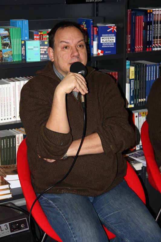 Književna večer grupe ZaPis i gosta Jurice Pavičića (foto: Filip Plazonić)