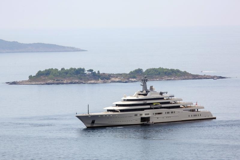 Megajahta “Eclipse” ruskoga multimiljardera Romana Abramoviča na sidru ispred Cavtata. Photo: Grgo Jelavić/PIXSELL Megajahta “Eclipse” ruskoga multimiljardera Romana Abramoviča na sidru ispred Cavtata. Photo: Grgo Jelavić/PIXSELL