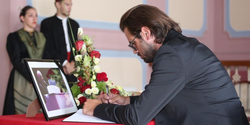 Knjiga žalosti za Olivera