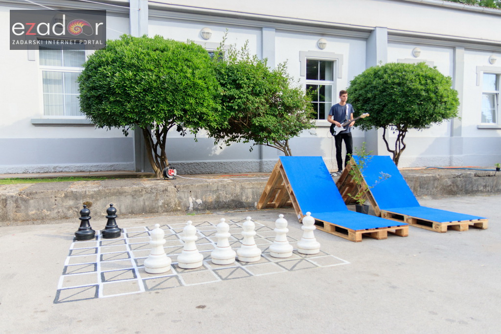 Simboličnim rušenjem zida započeo je urbani festival KvartArt na Voštarnici