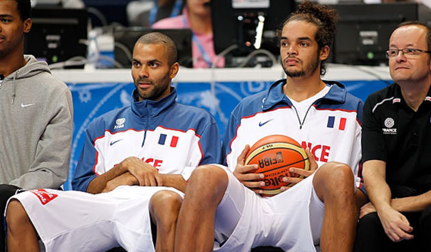 Joakim Noah i Tony Parker, foto: eurobasket2011.com