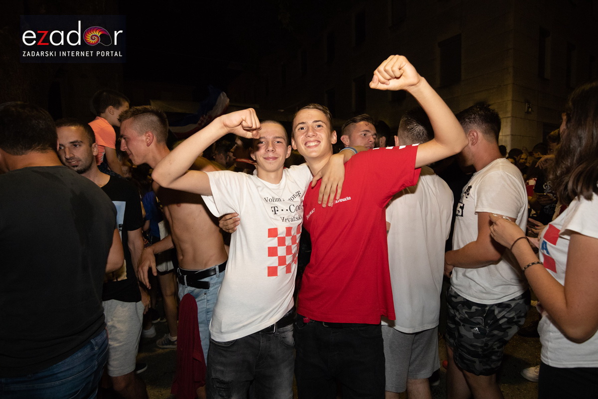 Čudesna noć: Velika fešta ulicama Zadra nakon plasmana Vatrenih u finale SP Čudesna noć: Velika fešta ulicama Zadra nakon plasmana Vatrenih u finale SP