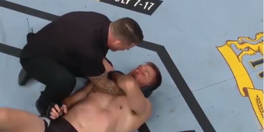 Stipe Miočić na podu