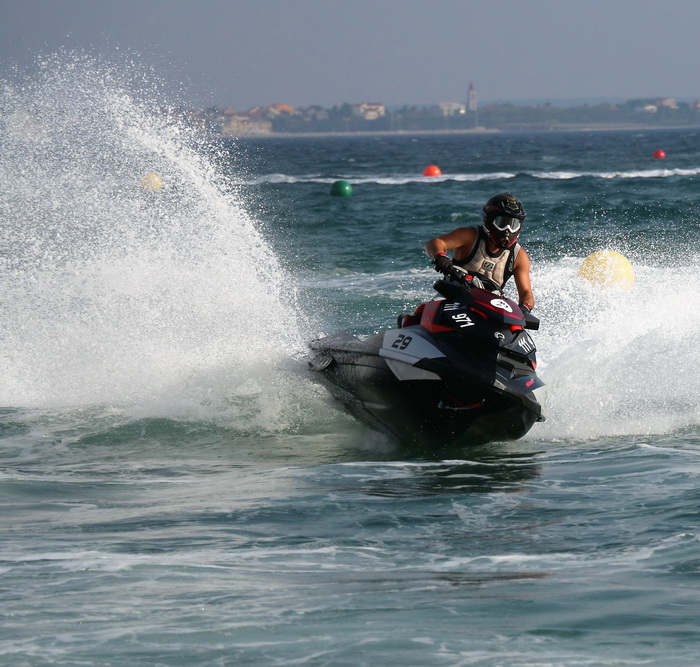 Vir: Slobodan trening na plaži Jadro pred utrke Alpe Adria Jest Ski Toura. Foto: Kažimir Škrbić/Virski list