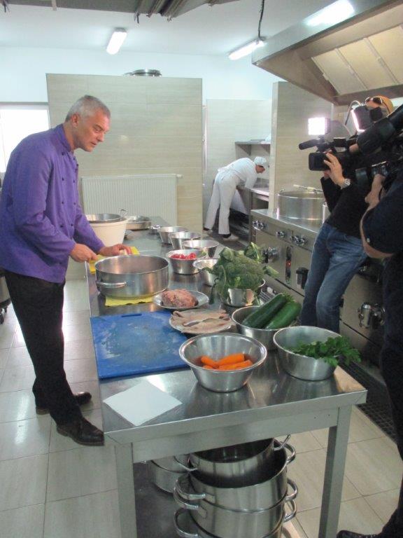 Renato Kraljev održao edukaciju kuhara u projektu “Riblja kašeta zdravlja” Renato Kraljev održao edukaciju kuhara u projektu “Riblja kašeta zdravlja”