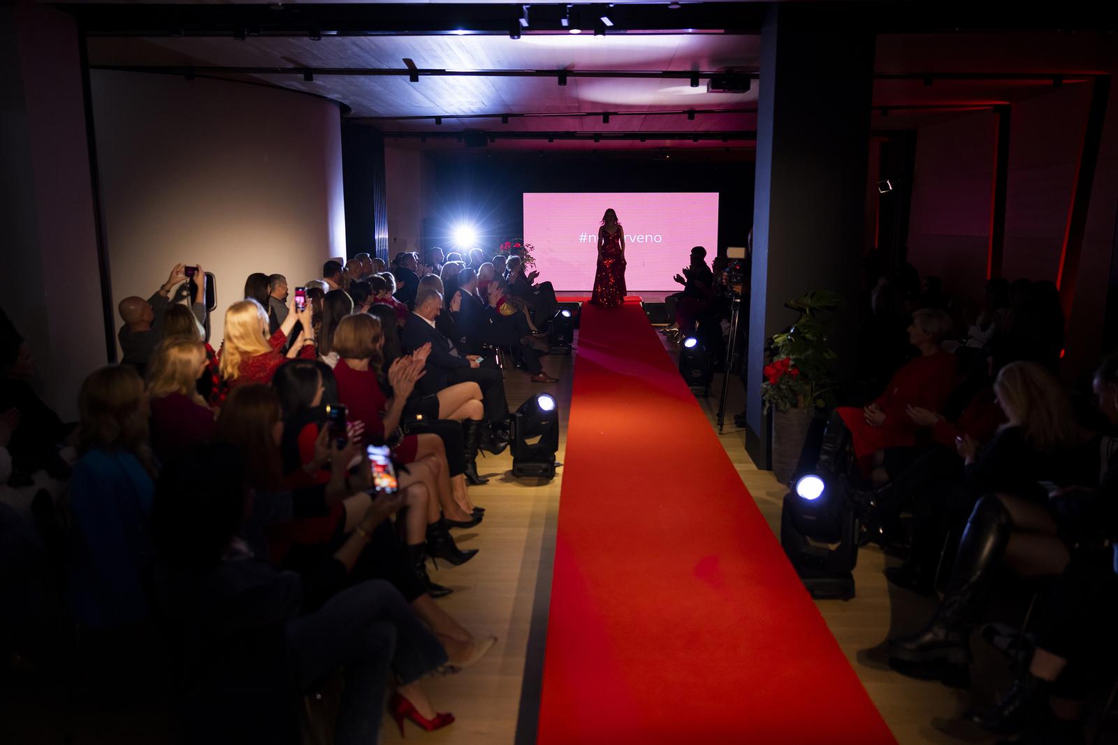 Dan crvenih haljina – modna revija u Splitu