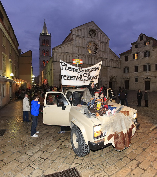 Karneval 2012: Pleme “Crna jama” iz rezervata Stanovi Karneval 2012: Pleme “Crna jama” iz rezervata Stanovi