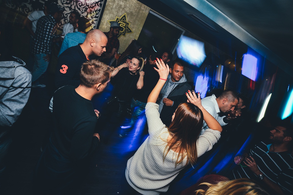 Votka party u Svarog Baru, Foto: Iva Perinčić Votka party u Svarog Baru, Foto: Iva Perinčić