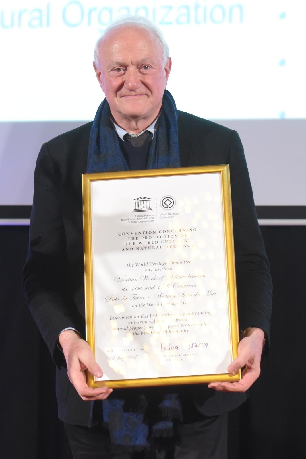 Gradonačelniku Zadra Branku Dukiću uručena povelja UNESCO-a