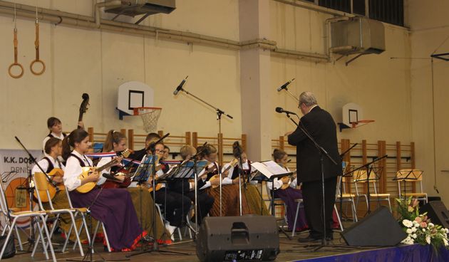 KUD “Branimir” iz Nina na svečanoj obljetnici 40. godina djelovanja Tamburaškog orkestra “Krsto Odak” u Drnišu