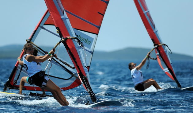 Zadar, 080711.
Svjetsko juniorsko prvenstvo u jedrenju 07.-15.srpnja 2011.
ISAF 2011.
U organizaciji jedrlicarskog kluba Uskok iz Zadra odrzava se svjetsko juniorsko prvenstvo u jedrenju za klase SL 16, 420, 29er, Laser i RS-X. Na prvenstvu se natjece 350