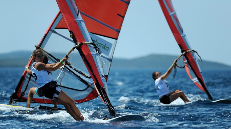 Zadar, 080711.
Svjetsko juniorsko prvenstvo u jedrenju 07.-15.srpnja 2011.
ISAF 2011.
U organizaciji jedrlicarskog kluba Uskok iz Zadra odrzava se svjetsko juniorsko prvenstvo u jedrenju za klase SL 16, 420, 29er, Laser i RS-X. Na prvenstvu se natjece 350 Zadar, 080711.
Svjetsko juniorsko prvenstvo u jedrenju 07.-15.srpnja 2011.
ISAF 2011.
U organizaciji jedrlicarskog kluba Uskok iz Zadra odrzava se svjetsko juniorsko prvenstvo u jedrenju za klase SL 16, 420, 29er, Laser i RS-X. Na prvenstvu se natjece 350