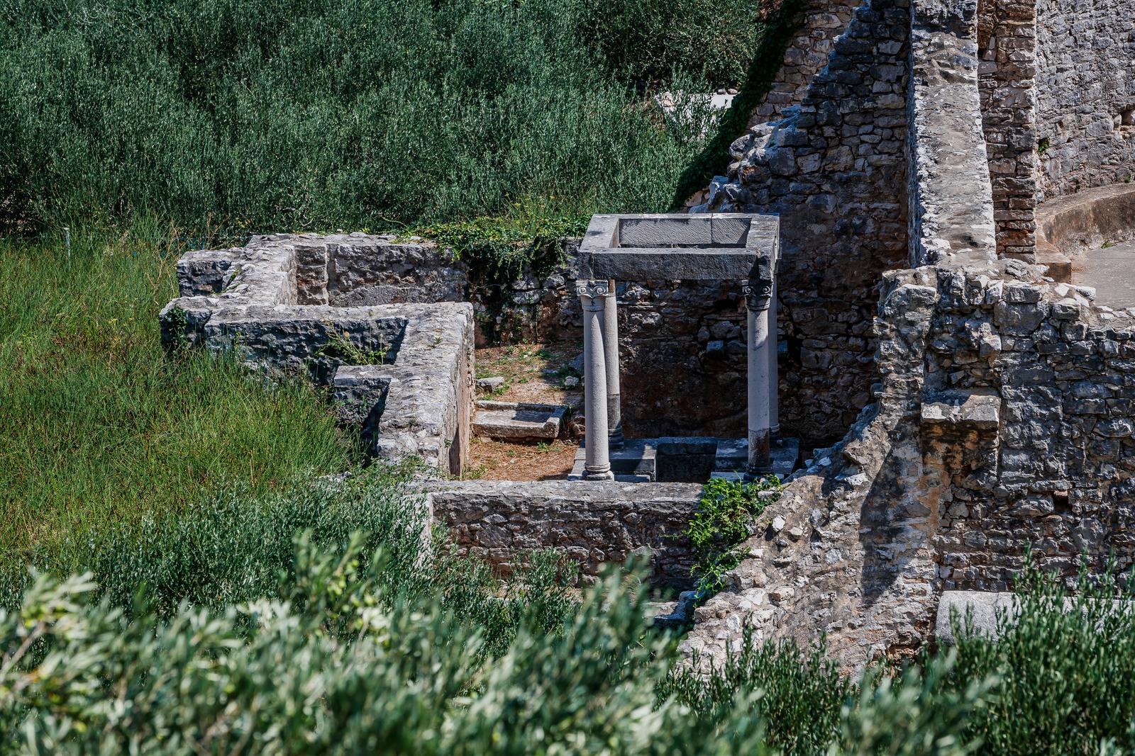 Uvala Lovrečina: Egzotična pješčana oaza na Braču u kojoj su uživali i stari Rimljani Uvala Lovrečina: Egzotična pješčana oaza na Braču u kojoj su uživali i stari Rimljani