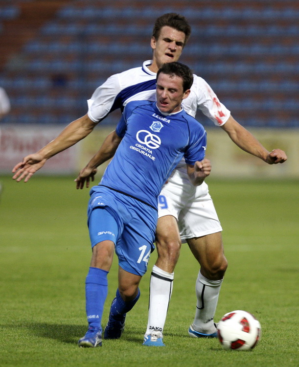 Varazdin, 070811.
Stadion Andjelko Herjavec.
Nogometna utakmica 3.kolo prve Hrvatske nogometne lige Varazdin – Zadar.
Na slici: Karlo Simek 14, Ivan Santini 19.
Foto: Nenad Dugi / Cropix Varazdin, 070811.
Stadion Andjelko Herjavec.
Nogometna utakmica 3.kolo prve Hrvatske nogometne lige Varazdin – Zadar.
Na slici: Karlo Simek 14, Ivan Santini 19.
Foto: Nenad Dugi / Cropix
