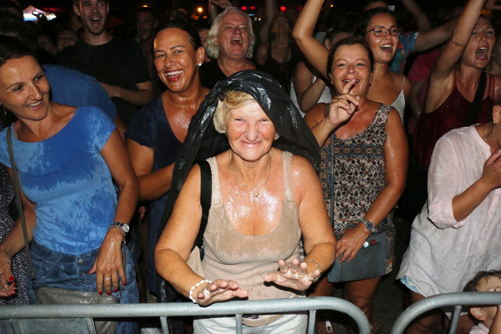S Alenom Islamovićem po pljusku pjevalo šest tisuća Virana