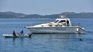 4. Dive In festival zapoceo je danas na rivi. Akcija ciscenja podmorja. Photo: Dino Stanin/PIXSELL