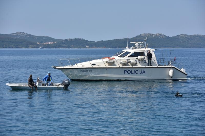 4. Dive In festival zapoceo je danas na rivi. Akcija ciscenja podmorja. Photo: Dino Stanin/PIXSELL