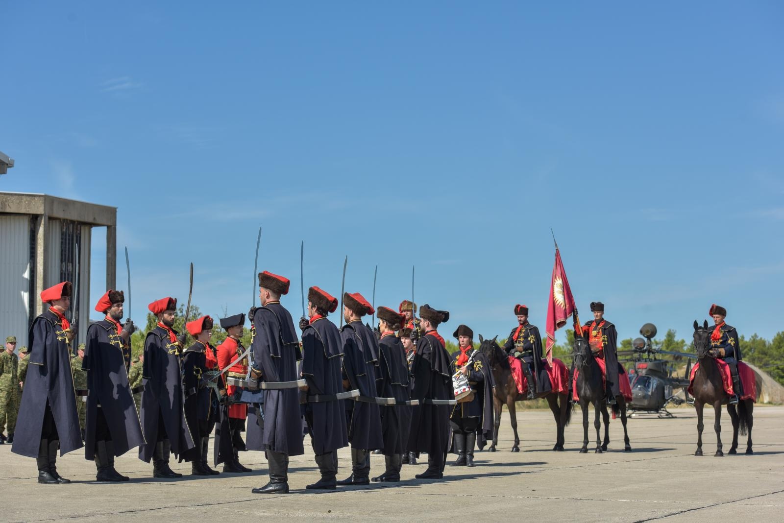 Svečanost povodom završetka obuke pilota na helikopterima OH-58D Kiowa Warrior Svečanost povodom završetka obuke pilota na helikopterima OH-58D Kiowa Warrior