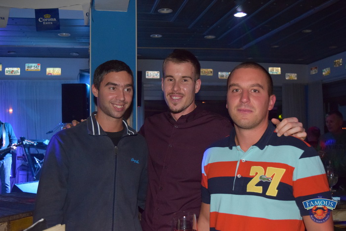 Songbusters i Elena Stella @ Famous Beach Bar & Grill Songbusters i Elena Stella @ Famous Beach Bar & Grill