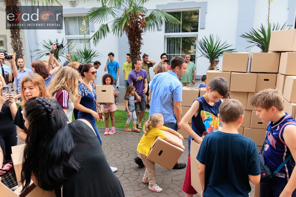 Simboličnim rušenjem zida započeo je urbani festival KvartArt na Voštarnici